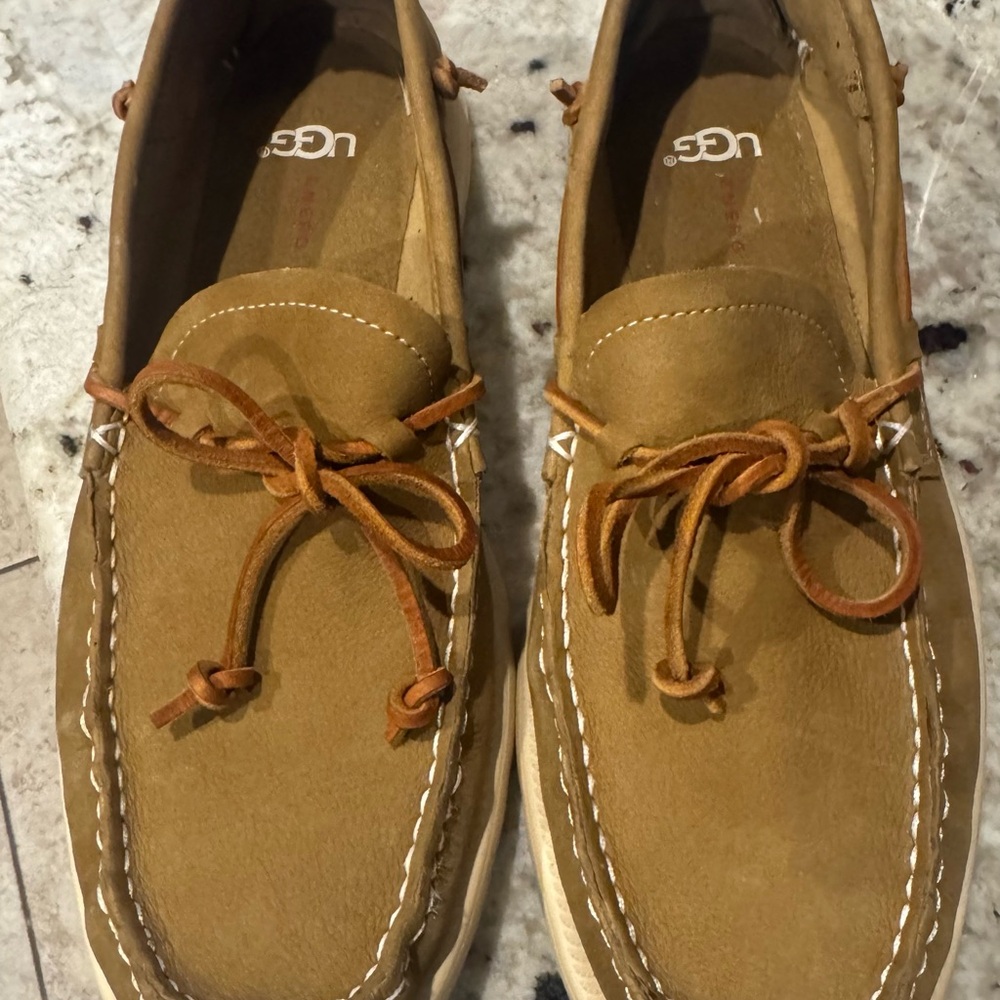 UGG Men's Brown Leather Boat Shoes size 9 10